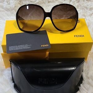 💯 Authentic Fendi Sunglasses 🍀